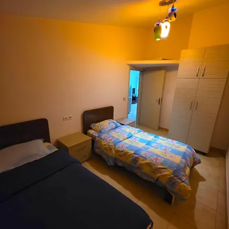 Family In Appartamento Golem (Tirana)