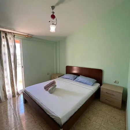 דירה Family In *