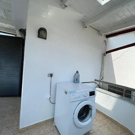 Family In Lägenhet *