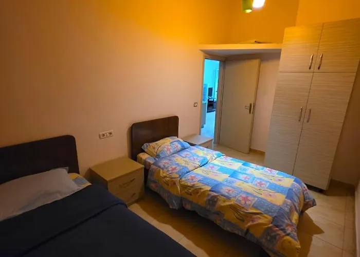 Family In شقة غوليم